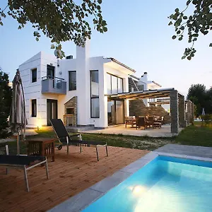 Sunny Sani Luxury Βίλα